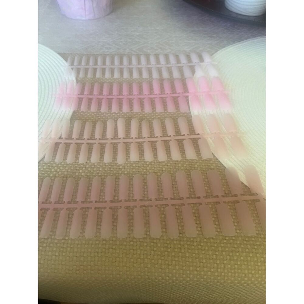 Press-On Nails Set - Soft Pink Ombre Artificial Nails